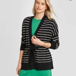 😊 3/$30 
WHO WHAT WEAR b&w striped cardigan XS cinched cuffs